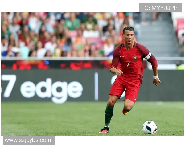 如何通过多角度全面了解足球球星的成长经历与场上表现