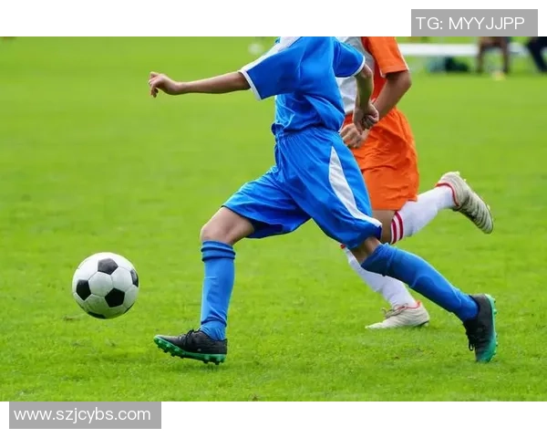 《小小足球星闪耀绿茵场梦想启航年轻球员的成长之路》 《小小足球星闪耀绿茵场梦想启航年轻球员的成长之路》