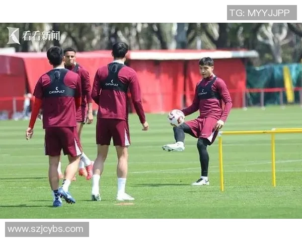 亲身体验足球巨星的日常训练与赛场背后生活揭秘 亲身体验足球巨星的日常训练与赛场背后生活揭秘