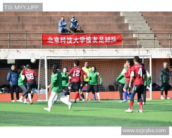 绿茵场上黄袖标核心球员率队鏖战展现领袖气质 绿茵场上黄袖标核心球员率队鏖战展现领袖气质